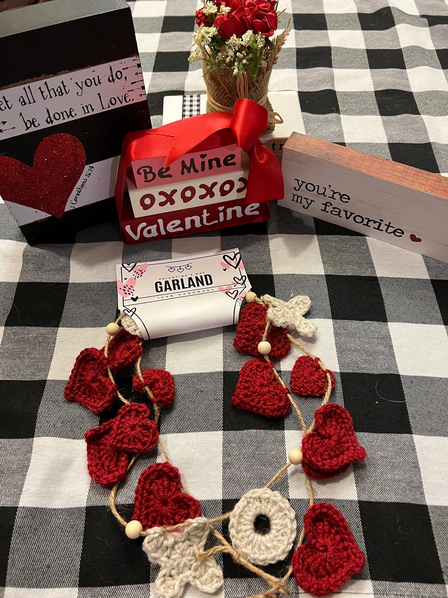 Hugs & Kisses Garland